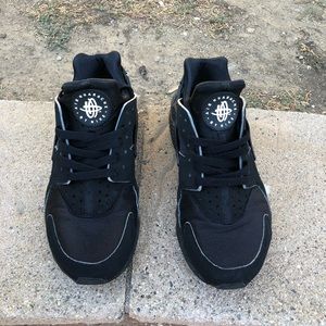 Black Nike Air Huarache